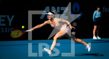 2022-01-10 - Gabriela Dabrowski of Canada in action against Beatriz Haddad Maia of Brazil during the final qualifications round at the 2022 Sydney Tennis Classic, WTA 500 tennis tournament on January 10, 2022 at NSW Tennis Centre in Sydney, Australia - 2022 SYDNEY TENNIS CLASSIC, WTA 500 TENNIS TOURNAMENT - INTERNATIONALS - TENNIS