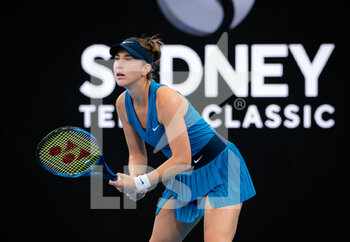 2022-01-10 - Belinda Bencic of Switzerland in action against Beatriz Haddad Maia of Brazil during the first round at the 2022 Sydney Tennis Classic, WTA 500 tennis tournament on January 11, 2022 at NSW Tennis Centre in Sydney, Australia - 2022 SYDNEY TENNIS CLASSIC, WTA 500 TENNIS TOURNAMENT - INTERNATIONALS - TENNIS