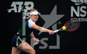 2022-01-10 - Fiona Ferro of France in action against Elise Mertens of Belgium during the first round at the 2022 Sydney Tennis Classic, WTA 500 tennis tournament on January 11, 2022 at NSW Tennis Centre in Sydney, Australia - 2022 SYDNEY TENNIS CLASSIC, WTA 500 TENNIS TOURNAMENT - INTERNATIONALS - TENNIS