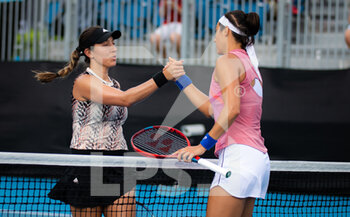2022-01-10 - Jessica Pegula of the United States & Caroline Garcia of France in action during the first round at the 2022 Sydney Tennis Classic, WTA 500 tennis tournament on January 11, 2022 at NSW Tennis Centre in Sydney, Australia - 2022 SYDNEY TENNIS CLASSIC, WTA 500 TENNIS TOURNAMENT - INTERNATIONALS - TENNIS