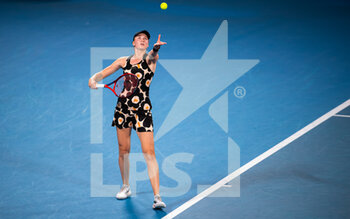 2022-01-10 - Elena Rybakina of Kazakhstan in action against Emma Raducanu of Great Britain during the first round at the 2022 Sydney Tennis Classic, WTA 500 tennis tournament on January 11, 2022 at NSW Tennis Centre in Sydney, Australia - 2022 SYDNEY TENNIS CLASSIC, WTA 500 TENNIS TOURNAMENT - INTERNATIONALS - TENNIS