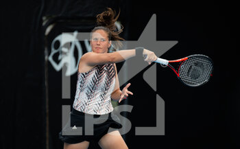 2022-01-11 - Daria Kasatkina of Russia in action against Elise Mertens of Belgium during the second round of the 2022 Sydney Tennis Classic, WTA 500 tennis tournament on January 12, 2022 at NSW Tennis Centre in Sydney, Australia - 2022 SYDNEY TENNIS CLASSIC, WTA 500 TENNIS TOURNAMENT - INTERNATIONALS - TENNIS