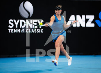 2022-01-12 - Paula Badosa of Spain in action against Ajla Tomljanovic of Australia during the second round of the 2022 Sydney Tennis Classic, WTA 500 tennis tournament on January 12, 2022 at NSW Tennis Centre in Sydney, Australia - 2022 SYDNEY TENNIS CLASSIC, WTA 500 TENNIS TOURNAMENT - INTERNATIONALS - TENNIS