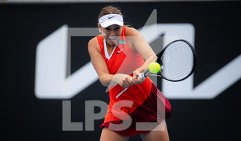 2022-01-17 - Amanda Anisimova of the United States in action against Arianne Hartono of the Netherlands during the first round of the 2022 Australian Open, WTA Grand Slam tennis tournament on January 17, 2022 at Melbourne Park in Melbourne, Australia - 2022 AUSTRALIAN OPEN, WTA GRAND SLAM TENNIS TOURNAMENT - INTERNATIONALS - TENNIS