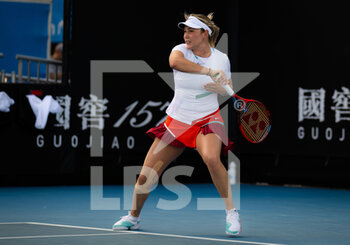 2022-01-17 - Donna Vekic of Croatia in action against Alison Riske of the United States during the first round of the 2022 Australian Open, WTA Grand Slam tennis tournament on January 17, 2022 at Melbourne Park in Melbourne, Australia - 2022 AUSTRALIAN OPEN, WTA GRAND SLAM TENNIS TOURNAMENT - INTERNATIONALS - TENNIS