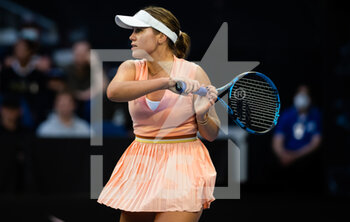 2022-01-17 - Sofia Kenin of the United States in action against Madison Keys of the United States during the first round of the 2022 Australian Open, WTA Grand Slam tennis tournament on January 17, 2022 at Melbourne Park in Melbourne, Australia - 2022 AUSTRALIAN OPEN, WTA GRAND SLAM TENNIS TOURNAMENT - INTERNATIONALS - TENNIS