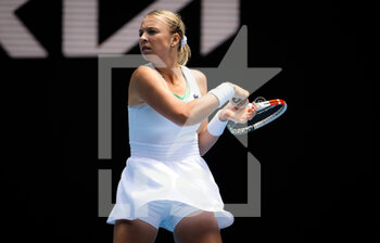 2022-01-18 - Anett Kontaveit of Estonia in action against Katerina Siniakova of Czech Republic during the first round of the 2022 Australian Open, WTA Grand Slam tennis tournament on January 18, 2022 at Melbourne Park in Melbourne, Australia - 2022 AUSTRALIAN OPEN, WTA GRAND SLAM TENNIS TOURNAMENT - INTERNATIONALS - TENNIS