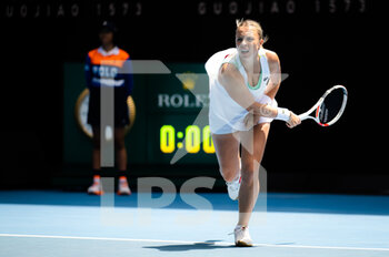 2022-01-18 - Anett Kontaveit of Estonia in action against Katerina Siniakova of Czech Republic during the first round of the 2022 Australian Open, WTA Grand Slam tennis tournament on January 18, 2022 at Melbourne Park in Melbourne, Australia - 2022 AUSTRALIAN OPEN, WTA GRAND SLAM TENNIS TOURNAMENT - INTERNATIONALS - TENNIS