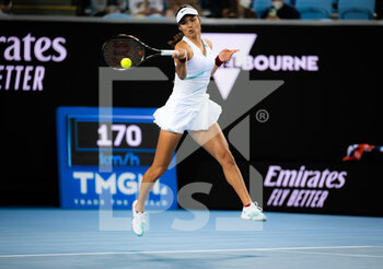 2022-01-18 - Emma Raducanu of Great Britain in action against Sloane Stephens of the United States during the first round of the 2022 Australian Open, WTA Grand Slam tennis tournament on January 18, 2022 at Melbourne Park in Melbourne, Australia - 2022 AUSTRALIAN OPEN, WTA GRAND SLAM TENNIS TOURNAMENT - INTERNATIONALS - TENNIS