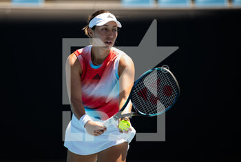 2022-01-19 - Jessica Pegula of the United States in action against Bernarda Pera of the United States during the second round of the 2022 Australian Open, WTA Grand Slam tennis tournament on January 19, 2022 at Melbourne Park in Melbourne, Australia - 2022 AUSTRALIAN OPEN, WTA GRAND SLAM TENNIS TOURNAMENT - INTERNATIONALS - TENNIS
