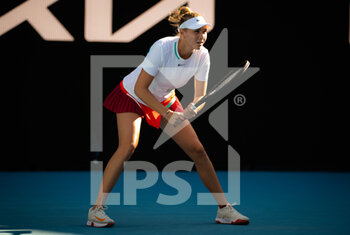 2022-01-19 - Amanda Anisimova of the United States in action against Belinda Bencic of Switzerland during the second round of the 2022 Australian Open, WTA Grand Slam tennis tournament on January 19, 2022 at Melbourne Park in Melbourne, Australia - 2022 AUSTRALIAN OPEN, WTA GRAND SLAM TENNIS TOURNAMENT - INTERNATIONALS - TENNIS