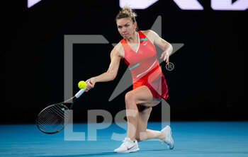 2022-01-19 - Simona Halep of Romania in action against Beatriz Haddad Maia of Brazil during the second round of the 2022 Australian Open, WTA Grand Slam tennis tournament on January 20, 2022 at Melbourne Park in Melbourne, Australia - 2022 AUSTRALIAN OPEN, WTA GRAND SLAM TENNIS TOURNAMENT - INTERNATIONALS - TENNIS