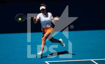 2022-01-20 - Elina Svitolina of Ukraine in action against Victoria Azarenka of Belarus during the third round at the 2022 Australian Open, WTA Grand Slam tennis tournament on January 21, 2022 at Melbourne Park in Melbourne, Australia - 2022 AUSTRALIAN OPEN, WTA GRAND SLAM TENNIS TOURNAMENT - INTERNATIONALS - TENNIS