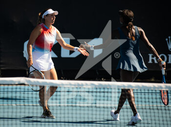 2022-01-20 - Jessica Pegula of the United States & Asia Muhammad of the United States in action during the second round of the 2022 Australian Open, WTA Grand Slam tennis tournament on January 21, 2022 at Melbourne Park in Melbourne, Australia - 2022 AUSTRALIAN OPEN, WTA GRAND SLAM TENNIS TOURNAMENT - INTERNATIONALS - TENNIS