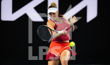 2022-01-21 - Amanda Anisimova of the United States in action against Naomi Osaka of Japan during the third round at the 2022 Australian Open, WTA Grand Slam tennis tournament on January 21, 2022 at Melbourne Park in Melbourne, Australia - 2022 AUSTRALIAN OPEN, WTA GRAND SLAM TENNIS TOURNAMENT - INTERNATIONALS - TENNIS