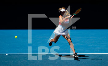 2022-01-22 - Clara Tauson of Denmark in action against Danielle Collins of the United States during the third round at the 2022 Australian Open, WTA Grand Slam tennis tournament on January 22, 2022 at Melbourne Park in Melbourne, Australia - 2022 AUSTRALIAN OPEN, WTA GRAND SLAM TENNIS TOURNAMENT - INTERNATIONALS - TENNIS