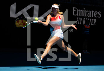 2022-01-22 - Clara Tauson of Denmark in action against Danielle Collins of the United States during the third round at the 2022 Australian Open, WTA Grand Slam tennis tournament on January 22, 2022 at Melbourne Park in Melbourne, Australia - 2022 AUSTRALIAN OPEN, WTA GRAND SLAM TENNIS TOURNAMENT - INTERNATIONALS - TENNIS