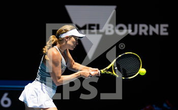 2022-01-22 - Danielle Collins of the United States in action against Clara Tauson of Denmark during the third round at the 2022 Australian Open, WTA Grand Slam tennis tournament on January 22, 2022 at Melbourne Park in Melbourne, Australia - 2022 AUSTRALIAN OPEN, WTA GRAND SLAM TENNIS TOURNAMENT - INTERNATIONALS - TENNIS