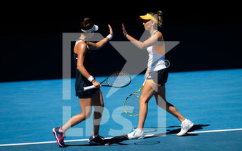 2022-01-23 - Elise Mertens of Belgium & Veronika Kudermetova of Russia in action during the third doubles round at the 2022 Australian Open, WTA Grand Slam tennis tournament on January 23, 2022 at Melbourne Park in Melbourne, Australia - 2022 AUSTRALIAN OPEN, WTA GRAND SLAM TENNIS TOURNAMENT - INTERNATIONALS - TENNIS