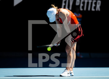 2022-01-24 - Simona Halep of Romania in action against Alize Cornet of France during the fourth round at the 2022 Australian Open, WTA Grand Slam tennis tournament on January 24, 2022 at Melbourne Park in Melbourne, Australia - 2022 AUSTRALIAN OPEN, WTA GRAND SLAM TENNIS TOURNAMENT - INTERNATIONALS - TENNIS