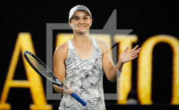 2022-01-25 - Ashleigh Barty of Australia in action against Jessica Pegula of the United States during the quarter-final round at the 2022 Australian Open, WTA Grand Slam tennis tournament on January 25, 2022 at Melbourne Park in Melbourne, Australia - 2022 AUSTRALIAN OPEN, WTA GRAND SLAM TENNIS TOURNAMENT - INTERNATIONALS - TENNIS