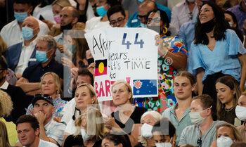 2022-01-29 - Ashleigh Barty Fans during the final of the 2022 Australian Open, Grand Slam tennis tournament on January 29, 2022 at Melbourne Park in Melbourne, Australia - 2022 AUSTRALIAN OPEN, GRAND SLAM TENNIS TOURNAMENT - INTERNATIONALS - TENNIS