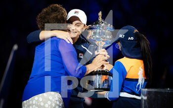2022-01-29 - Ashleigh Barty of Australia hugs Evonne Goolagong Cawley after winning against Danielle Collins of United States the final of the 2022 Australian Open, Grand Slam tennis tournament on January 29, 2022 at Melbourne Park in Melbourne, Australia - 2022 AUSTRALIAN OPEN, GRAND SLAM TENNIS TOURNAMENT - INTERNATIONALS - TENNIS