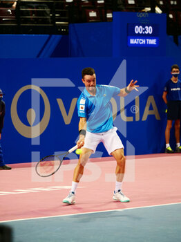 2022-02-02 - Roberto Bautista-Agut of Spain in action against Gilles Simon of France during the Open Sud de France 2022, ATP 250 tennis tournament on February 2, 2022 at Sud de France Arena in Montpellier, France - OPEN SUD DE FRANCE 2022, ATP 250 TENNIS TOURNAMENT - INTERNATIONALS - TENNIS