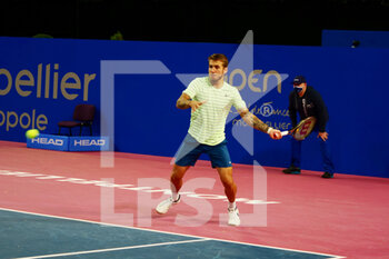 2022-02-03 - Alex Molcan (SVK) in action with partner Roman Jebavy (CZE) against Jonny O'Mara (GBR) and Hunter Reese (USA) during the doubles quarter-final at the Open Sud de France 2022, ATP 250 tennis tournament on February 3, 2022 at Sud de France Arena in Montpellier, France - OPEN SUD DE FRANCE 2022, ATP 250 TENNIS TOURNAMENT - INTERNATIONALS - TENNIS
