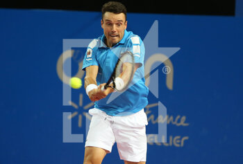 2022-02-04 - Roberto Bautista-Agut of Spain in action against Alexander Bublik of Kazakhstan during the quarter-finals of the Open Sud de France 2022, ATP 250 tennis tournament on February 4, 2022 at Sud de France Arena in Montpellier, France - OPEN SUD DE FRANCE 2022, ATP 250 TENNIS TOURNAMENT - INTERNATIONALS - TENNIS