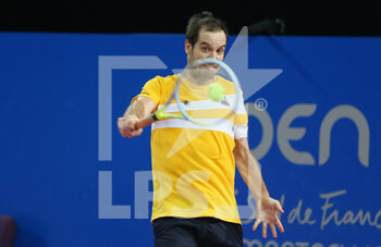 2022-02-04 - Richard Gasquet of France in action against Mikael Ymer of Sweden during the quarter-finals of the Open Sud de France 2022, ATP 250 tennis tournament on February 4, 2022 at Sud de France Arena in Montpellier, France - OPEN SUD DE FRANCE 2022, ATP 250 TENNIS TOURNAMENT - INTERNATIONALS - TENNIS
