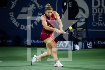 2022-02-14 - Simona Halep of Romania in action against Alison Riske of the United States during the first round of the 2022 Dubai Duty Free Tennis Championships WTA 1000 tennis tournament on February 14, 2022 at The Aviation Club Tennis Centre in Dubai, UAE - 2022 DUBAI DUTY FREE TENNIS CHAMPIONSHIPS WTA 1000 TENNIS TOURNAMENT - INTERNATIONALS - TENNIS