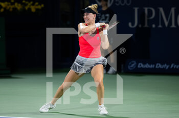 2022-02-14 - Alison Riske of the United States in action against Simona Halep of Romania during the first round of the 2022 Dubai Duty Free Tennis Championships WTA 1000 tennis tournament on February 14, 2022 at The Aviation Club Tennis Centre in Dubai, UAE - 2022 DUBAI DUTY FREE TENNIS CHAMPIONSHIPS WTA 1000 TENNIS TOURNAMENT - INTERNATIONALS - TENNIS