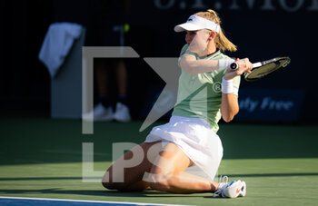 2022-02-16 - Jil Teichmann of Switzerland in action against Elina Svitolina of Ukraine during the second round of the 2022 Dubai Duty Free Tennis Championships WTA 1000 tennis tournament on February 16, 2022 at The Aviation Club Tennis Centre in Dubai, UAE - 2022 DUBAI DUTY FREE TENNIS CHAMPIONSHIPS WTA 1000 TENNIS TOURNAMENT - INTERNATIONALS - TENNIS