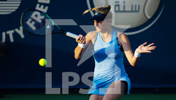 2022-02-16 - Dayana Yastremska of Ukraine in action against against Barbora Krejcikova of the Czech Republic during the second round of the 2022 Dubai Duty Free Tennis Championships WTA 1000 tennis tournament on February 16, 2022 at The Aviation Club Tennis Centre in Dubai, UAE - 2022 DUBAI DUTY FREE TENNIS CHAMPIONSHIPS WTA 1000 TENNIS TOURNAMENT - INTERNATIONALS - TENNIS