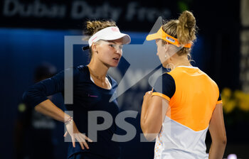 2022-02-18 - Elise Mertens of Belgium & Veronika Kudermetova of Russia in action during the doubles semi-final of the 2022 Dubai Duty Free Tennis Championships WTA 1000 tennis tournament on February 18, 2022 at The Aviation Club Tennis Centre in Dubai, UAE - 2022 DUBAI DUTY FREE TENNIS CHAMPIONSHIPS WTA 1000 TENNIS TOURNAMENT - INTERNATIONALS - TENNIS