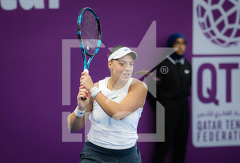 2022-02-20 - Ana Konjuh of Croatia in action during the first round of the 2022 Qatar TotalEnergies Open, WTA 1000 tennis tournament on February 20, 2022 at Khalifa tennis and squash complex in Doha, Qatar - 2022 QATAR TOTALENERGIES OPEN, WTA 1000 TENNIS TOURNAMENT - INTERNATIONALS - TENNIS
