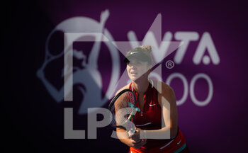 2022-02-21 - Elina Svitolina of Ukraine in action against Tereza Martincova of Czech Republic during the first round of the 2022 Qatar TotalEnergies Open, WTA 1000 tennis tournament on February 21, 2022 at Khalifa tennis and squash complex in Doha, Qatar - 2022 QATAR TOTALENERGIES OPEN, WTA 1000 TENNIS TOURNAMENT - INTERNATIONALS - TENNIS
