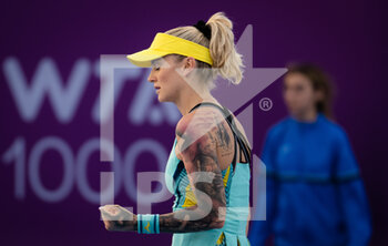 2022-02-21 - Tereza Martincova of the Czech Republic in action against Elina Svitolina of Ukraine during the first round of the 2022 Qatar TotalEnergies Open, WTA 1000 tennis tournament on February 21, 2022 at Khalifa tennis and squash complex in Doha, Qatar - 2022 QATAR TOTALENERGIES OPEN, WTA 1000 TENNIS TOURNAMENT - INTERNATIONALS - TENNIS