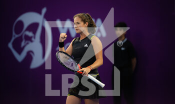 2022-02-21 - Daria Kasatkina of Russia in action against Ajla Tomljanovic of Australia during the first round of the 2022 Qatar TotalEnergies Open, WTA 1000 tennis tournament on February 21, 2022 at Khalifa tennis and squash complex in Doha, Qatar - 2022 QATAR TOTALENERGIES OPEN, WTA 1000 TENNIS TOURNAMENT - INTERNATIONALS - TENNIS