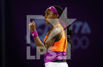 2022-02-21 - Cori Gauff of the United States in action against Shelby Rogers of the United States during the first round of the 2022 Qatar TotalEnergies Open, WTA 1000 tennis tournament on February 21, 2022 at Khalifa tennis and squash complex in Doha, Qatar - 2022 QATAR TOTALENERGIES OPEN, WTA 1000 TENNIS TOURNAMENT - INTERNATIONALS - TENNIS