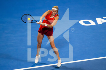 2022-02-21 - Petra Kvitova of the Czech Republic in action against Irina-Camelia Begu of Romania during the first round of the 2022 Qatar TotalEnergies Open, WTA 1000 tennis tournament on February 21, 2022 at Khalifa tennis and squash complex in Doha, Qatar - 2022 QATAR TOTALENERGIES OPEN, WTA 1000 TENNIS TOURNAMENT - INTERNATIONALS - TENNIS