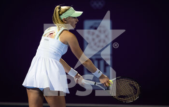 2022-02-21 - Jil Teichmann of Switzerland in action against Angelique Kerber of Germany during the first round of the 2022 Qatar TotalEnergies Open, WTA 1000 tennis tournament on February 21, 2022 at Khalifa tennis and squash complex in Doha, Qatar - 2022 QATAR TOTALENERGIES OPEN, WTA 1000 TENNIS TOURNAMENT - INTERNATIONALS - TENNIS