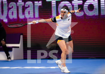2022-02-21 - Ons Jabeur of Tunisia in action against Aliaksandra Sasnovich of Belarus during the second round of the 2022 Qatar TotalEnergies Open, WTA 1000 tennis tournament on February 22, 2022 at Khalifa tennis and squash complex in Doha, Qatar - 2022 QATAR TOTALENERGIES OPEN, WTA 1000 TENNIS TOURNAMENT - INTERNATIONALS - TENNIS