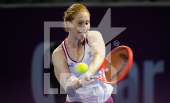 2022-02-21 - Alison Van Uytvanck of Belgium in action against Jil Teichmann of Switzerland during the second round of the 2022 Qatar TotalEnergies Open, WTA 1000 tennis tournament on February 22, 2022 at Khalifa tennis and squash complex in Doha, Qatar - 2022 QATAR TOTALENERGIES OPEN, WTA 1000 TENNIS TOURNAMENT - INTERNATIONALS - TENNIS