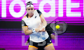 2022-02-23 - Ons Jabeur of Tunisia in action against Tereza Martincova of the Czech Republic during the third round of the 2022 Qatar TotalEnergies Open, WTA 1000 tennis tournament on February 23, 2022 at Khalifa tennis and squash complex in Doha, Qatar - 2022 QATAR TOTALENERGIES OPEN, WTA 1000 TENNIS TOURNAMENT - INTERNATIONALS - TENNIS