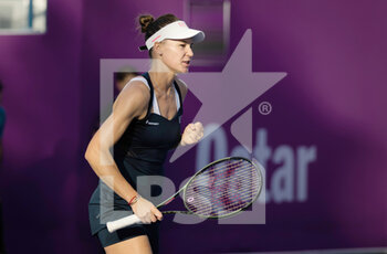 2022-02-24 - Veronika Kudermetova of Russia in action during the doubles semi-final of the 2022 Qatar TotalEnergies Open, WTA 1000 tennis tournament on February 24, 2022 at Khalifa tennis and squash complex in Doha, Qatar - 2022 QATAR TOTALENERGIES OPEN, WTA 1000 TENNIS TOURNAMENT - INTERNATIONALS - TENNIS