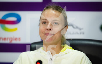 2022-02-24 - Anett Kontaveit of Estonia talks to the media after the quarter-final of the 2022 Qatar TotalEnergies Open, WTA 1000 tennis tournament on February 24, 2022 at Khalifa tennis and squash complex in Doha, Qatar - 2022 QATAR TOTALENERGIES OPEN, WTA 1000 TENNIS TOURNAMENT - INTERNATIONALS - TENNIS