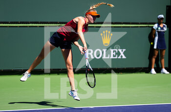 2022-03-09 - Elvina Kalieva of the United States in action against Ekaterina Alexandrova of Russia during the first round of the 2022 BNP Paribas Open, WTA 1000 tennis tournament on March 9, 2022 at Indian Wells Tennis Garden in Indian Wells, USA - 2022 BNP PARIBAS OPEN, WTA 1000 TENNIS TOURNAMENT - INTERNATIONALS - TENNIS