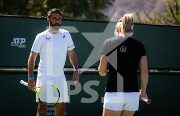 2022-03-09 - Morgan Bourbon during practice with Simona Halep at the 2022 BNP Paribas Open, WTA 1000 tennis tournament on March 9, 2022 at Indian Wells Tennis Garden in Indian Wells, USA - 2022 BNP PARIBAS OPEN, WTA 1000 TENNIS TOURNAMENT - INTERNATIONALS - TENNIS